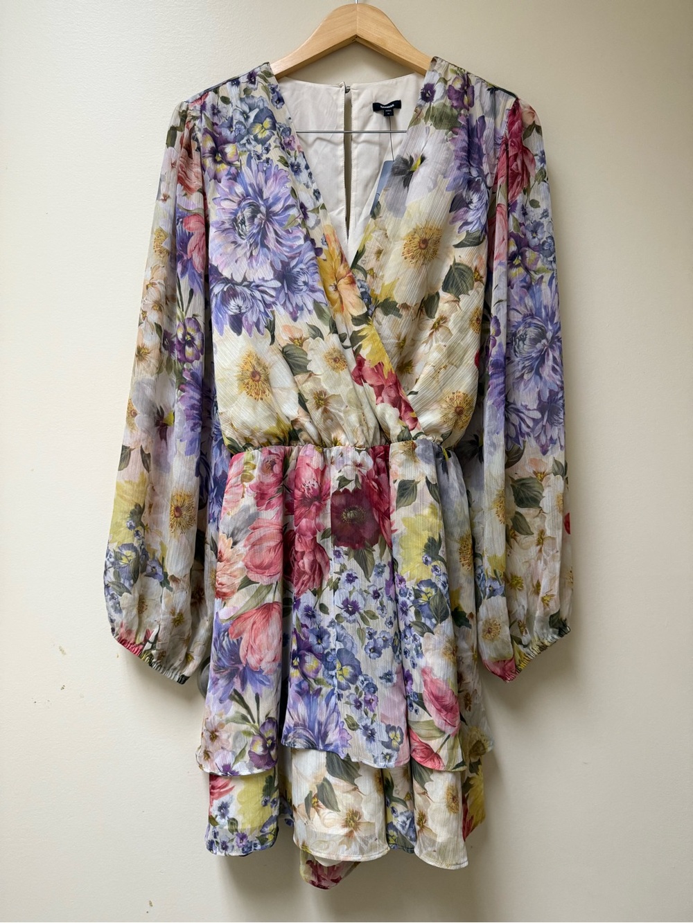 🔷 NWT 🔷Express Multi Floral Romper 🔷